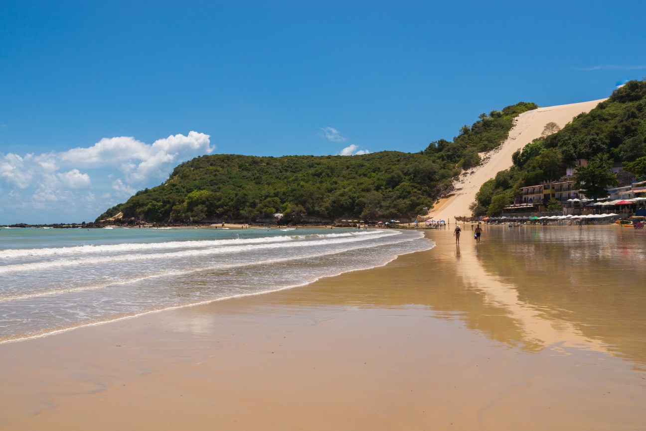 imagem da praia de Ponta Negra, em Natal