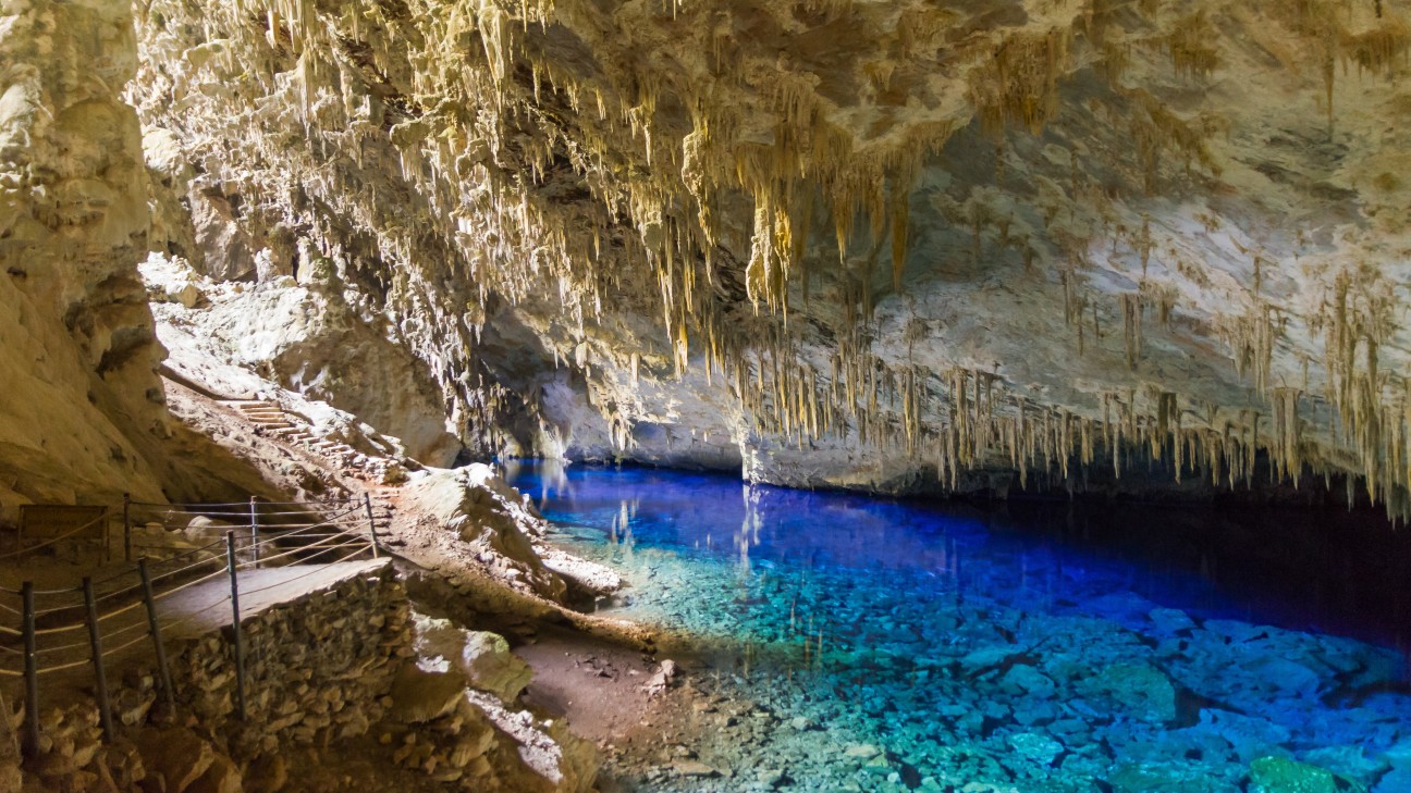 Imagem da Gruta do Lado Azul, em Bonito, MS